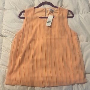 Light peach Calvin Klein size Large sleeveless top with some pleated details!